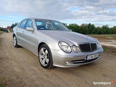 Srebrny Używany 2003 Mercedes E320 Sedan/Limuzyna | 19 500 zł