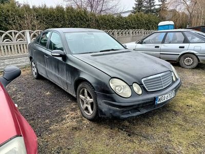 Używany Mercedes E220 102 KM (75 kW) 2005 Czarny Sedan/Limuzyna