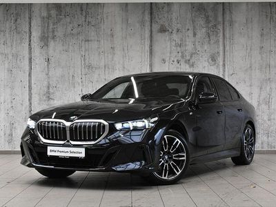 Czarny szafir metalizowany Używany 2024 BMW 520 Comfort Edition Sedan/Limuzyna | 233 800 zł (Uczciwa cena)