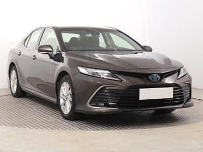 Używany Toyota Camry 218 KM (160 kW) 2021 Brązowy Sedan/Limuzyna