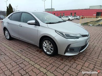 Używany Toyota Corolla 132 KM (97 kW) 2018 Srebrny Sedan/Limuzyna