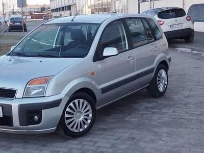 Używany Ford Fusion 2006 Srebrny Hatchback
