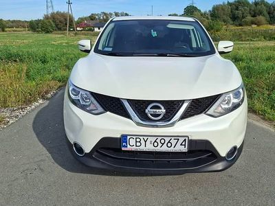 Biały Używany 2016 Nissan Qashqai SUV | 42 900 zł (Uczciwa cena)