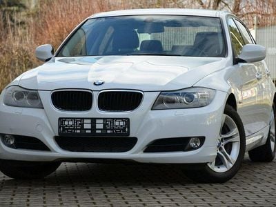 Używany BMW 318 143 KM (105 kW) 2011 Biały Sedan/Limuzyna
