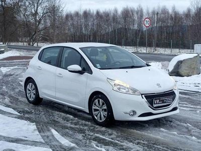Biały Używany 2012 Peugeot 208 Hatchback | 17 800 zł (Uczciwa cena)