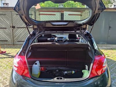 Używany Peugeot 208 82 KM (60 kW) 2013 Czarny Hatchback
