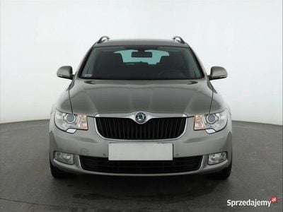 Używany Skoda Superb 140 KM (102 kW) 2012 Szary Kombi