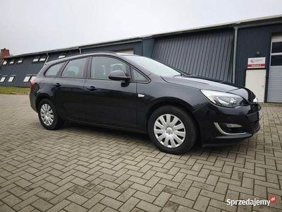 Czarny Używany 2012 Opel Astra Sport Kombi | 17 500 zł (Uczciwa cena)