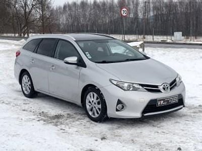 używany Toyota Auris 1.4dm 90KM 2015r. 240 000km
