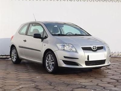 Używany Toyota Auris 97 KM (71 kW) 2007 Srebrny Hatchback