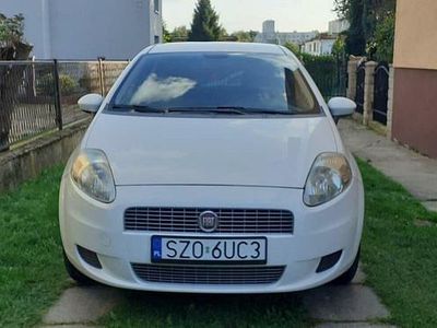 Biały Używany 2009 Fiat Grande Punto Hatchback | 8950 zł (Dość drogi)