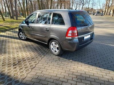 Szary Używany 2009 Opel Zafira Minivan | 12 900 zł (Uczciwa cena)