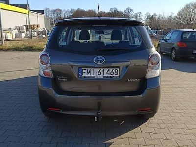 Szary Używany 2010 Toyota Verso Minivan | 14 900 zł
