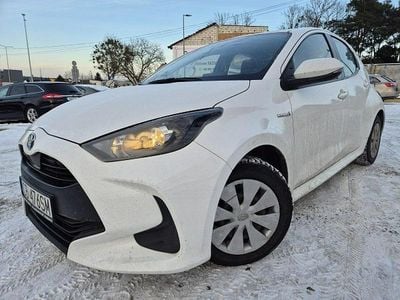 Biały Używany 2021 Toyota Yaris Hybrid Hatchback | 53 300 zł (Uczciwa cena)