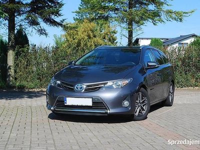 Używany Toyota Auris Hybrid 101 KM (74 kW) 2014 Szary (metalik) Kombi