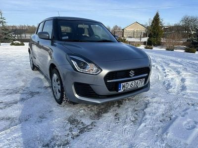 Używany Suzuki Swift 83 KM (61 kW) 2021 Srebrny Hatchback