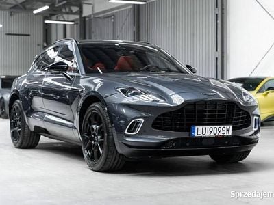Używany Aston Martin DBX 550 KM (404 kW) 2021 Grafitowy SUV
