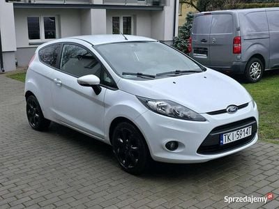 Biały (metalik) Używany 2010 Ford Fiesta Hatchback | 12 900 zł (Uczciwa cena)