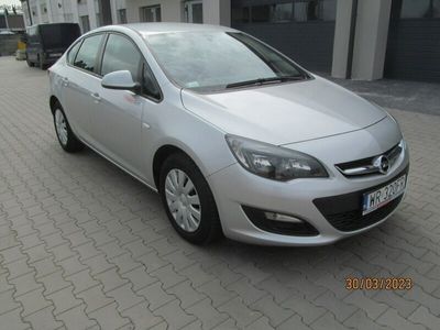 używany Opel Astra 1.4dm 140KM 2015r. 177 955km