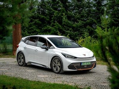 Biały (metalik) Używany 2022 Cupra Born Hatchback | 96 777 zł