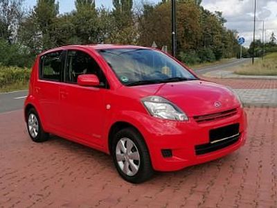 Czerwony Używany 2010 Daihatsu Sirion Hatchback | 9900 zł