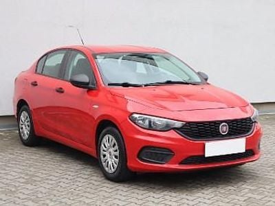 Używany Fiat Tipo 95 KM (69 kW) 2019 Czerwony Sedan/Limuzyna