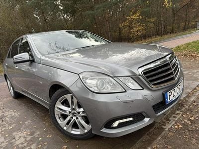 Używany Mercedes E200 184 KM (135 kW) 2010 Szary Sedan/Limuzyna