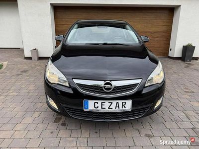 Czarny Używany 2011 Opel Astra Hatchback | 22 300 zł (Uczciwa cena)