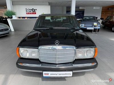 Czarny Używany 1981 Mercedes 240 Sedan/Limuzyna | 99 000 zł