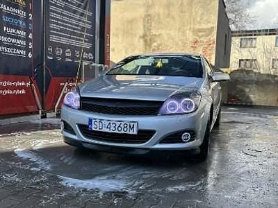 Używany Opel Astra GTC 90 KM (66 kW) 2005 Srebrny Coupe