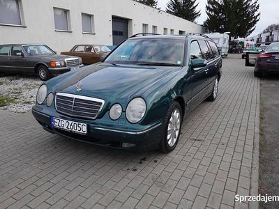 Zielony Używany 1999 Mercedes E430 Sedan/Limuzyna | 42 000 zł