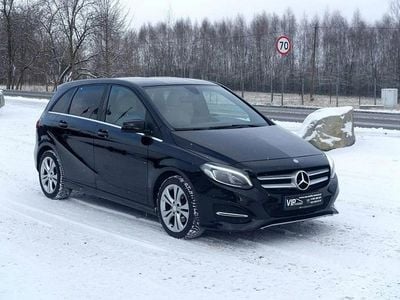 Używany Mercedes B180 122 KM (89 kW) 2015 Czarny Minivan
