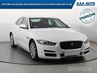 Używany Jaguar XE 2016 Biały Sedan/Limuzyna