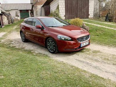 Czerwony Używany 2014 Volvo V40 Kombi | 37 900 zł (Dość drogi)