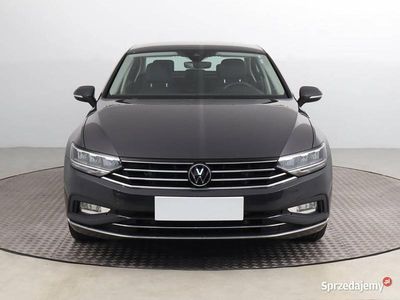 Szary Używany 2021 VW Passat Sedan/Limuzyna | 106 999 zł (Drogi)