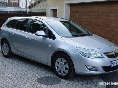 Używany Opel Astra 140 KM (102 kW) 2011 Srebrny Kombi