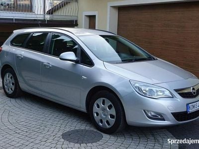 Używany Opel Astra 140 KM (102 kW) 2011 Srebrny Kombi