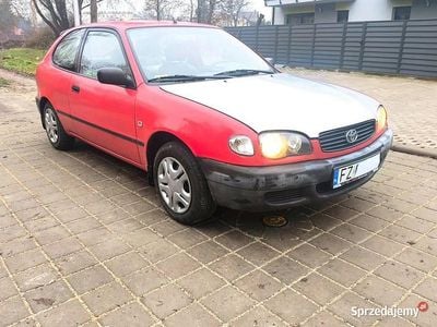 Czerwony Używany 2000 Toyota Corolla Hatchback | 2500 zł