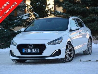 Biały Używany 2018 Hyundai i30 Premium Hatchback | 54 900 zł (Dość drogi)
