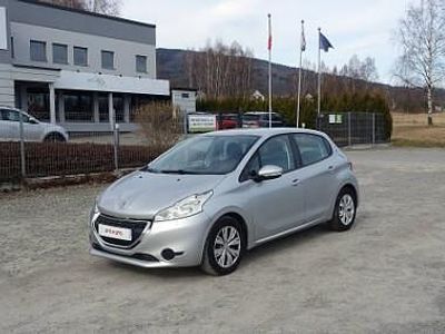 Srebrny Używany 2013 Peugeot 208 Hatchback | 8800 zł
