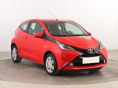 Używany Toyota Aygo 69 KM (50 kW) 2014 Czerwony Hatchback