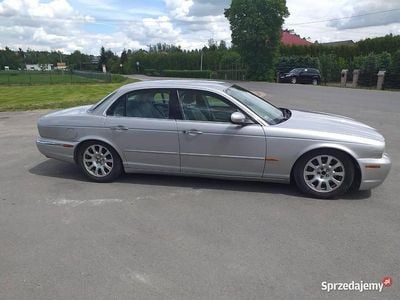 Używany Jaguar XJ 2004 Srebrny Sedan/Limuzyna