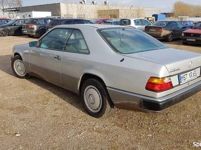 Używany Mercedes 230 1987 Srebrny Coupe