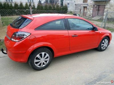 Używany Opel Astra GTC 90 KM (66 kW) 2009 Czerwony Hatchback
