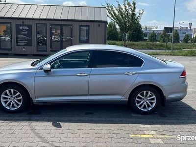 Używany VW Passat 2018 Srebrny Sedan/Limuzyna