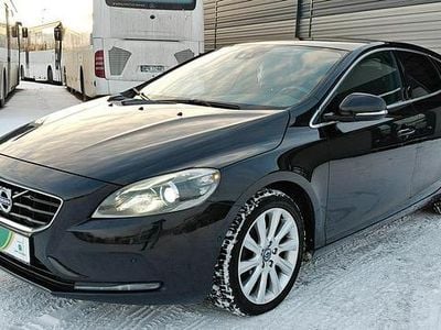 Używany Volvo V40 115 KM (84 kW) 2013 Czarny (metalik, perła) Hatchback