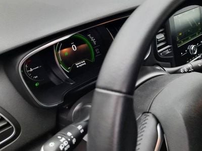 Szary Używany 2018 Renault Mégane IV Hatchback | 65 000 zł