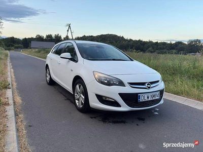 Biały Używany 2015 Opel Astra Kombi | 21 900 zł (Uczciwa cena)