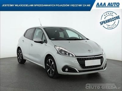 Używany Peugeot 208 2018 Biały Hatchback