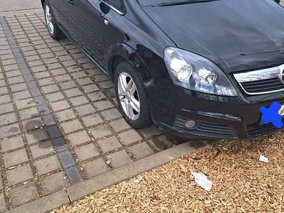 Czarny Używany 2006 Opel Zafira Minivan | 4300 zł